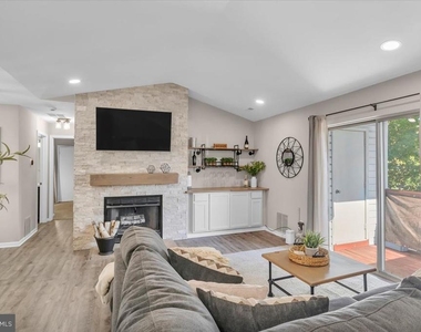 612 Covington Court - Photo Thumbnail 3