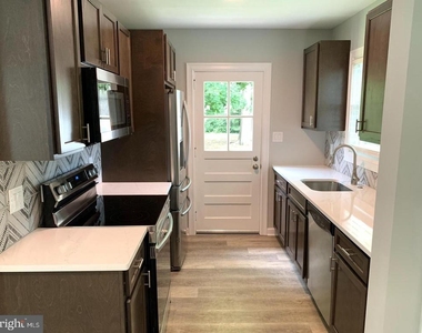 23 7th 1st Fl Avenue - Photo Thumbnail 8