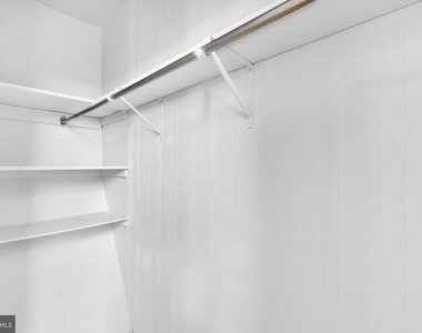 916 Jersey Avenue - Photo Thumbnail 17