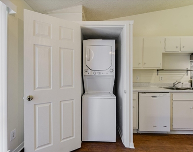 612 W 51st St - Photo Thumbnail 5