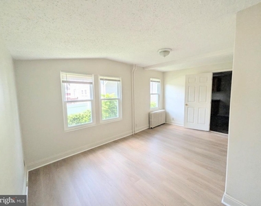 7 Dresser Avenue - Photo Thumbnail 5