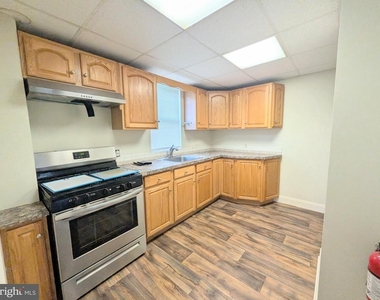 7 Dresser Avenue - Photo Thumbnail 3
