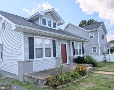 7 Dresser Avenue - Photo Thumbnail 1
