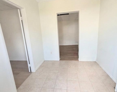 7 Dresser Avenue - Photo Thumbnail 2