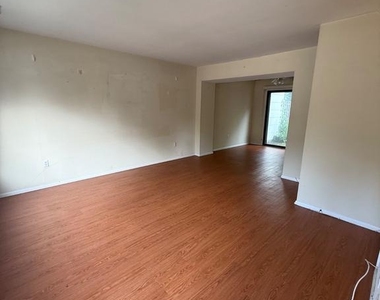109 Poplar Court - Photo Thumbnail 2