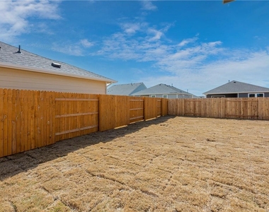 220 Trailside Ln - Photo Thumbnail 29