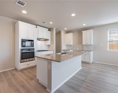 220 Trailside Ln - Photo Thumbnail 14