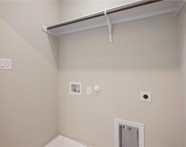 220 Trailside Ln - Photo Thumbnail 27