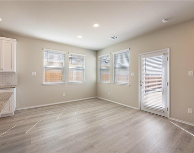 220 Trailside Ln - Photo Thumbnail 13
