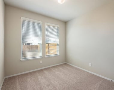 220 Trailside Ln - Photo Thumbnail 28
