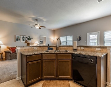 8125 Bridgepointe Dr - Photo Thumbnail 9
