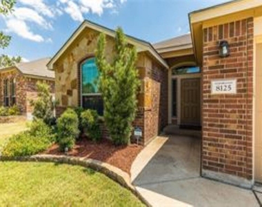 8125 Bridgepointe Dr - Photo Thumbnail 2