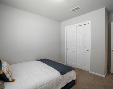 8125 Bridgepointe Dr - Photo Thumbnail 22