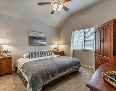 8125 Bridgepointe Dr - Photo Thumbnail 14