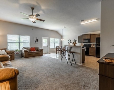 8125 Bridgepointe Dr - Photo Thumbnail 4