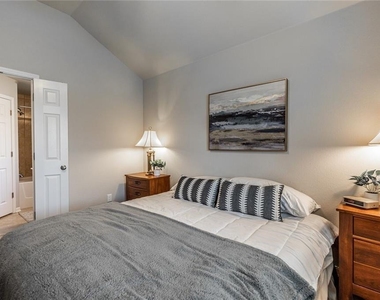 8125 Bridgepointe Dr - Photo Thumbnail 15