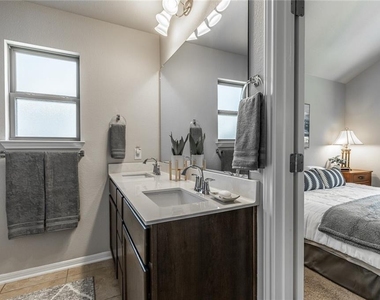 8125 Bridgepointe Dr - Photo Thumbnail 16