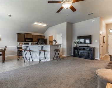 8125 Bridgepointe Dr - Photo Thumbnail 7