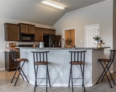 8125 Bridgepointe Dr - Photo Thumbnail 10