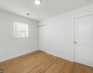 1030 Neumark Avenue - Photo Thumbnail 14
