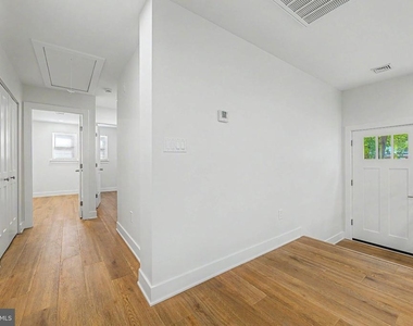 1030 Neumark Avenue - Photo Thumbnail 8