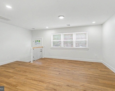 1030 Neumark Avenue - Photo Thumbnail 7