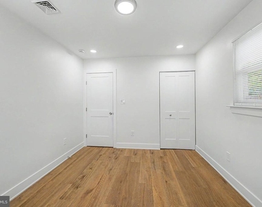 1030 Neumark Avenue - Photo Thumbnail 9