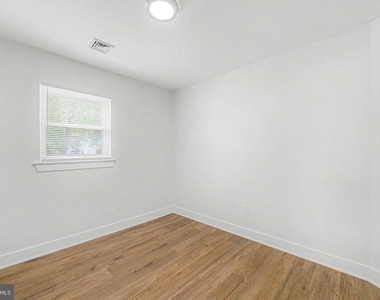 1030 Neumark Avenue - Photo Thumbnail 13