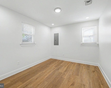 1030 Neumark Avenue - Photo Thumbnail 15