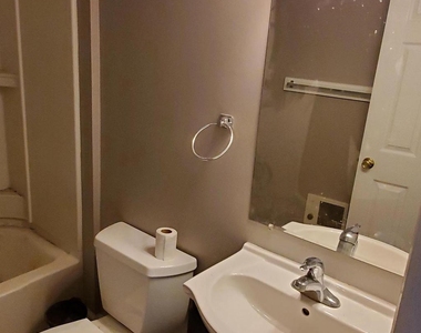 314 S Locust Street - Photo Thumbnail 14