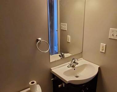 314 S Locust Street - Photo Thumbnail 13