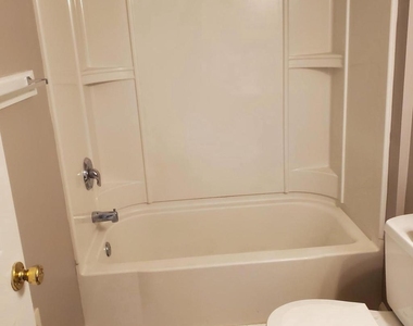 314 S Locust Street - Photo Thumbnail 11