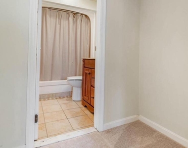 26 Queen Anne Way - Photo Thumbnail 10