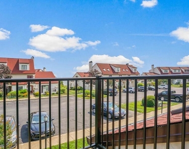 26 Queen Anne Way - Photo Thumbnail 1