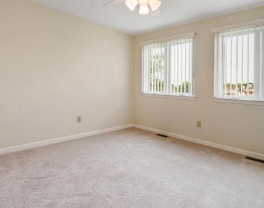 26 Queen Anne Way - Photo Thumbnail 12