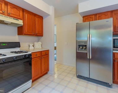 2024 Evansdale Drive - Photo Thumbnail 15