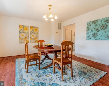 2024 Evansdale Drive - Photo Thumbnail 12