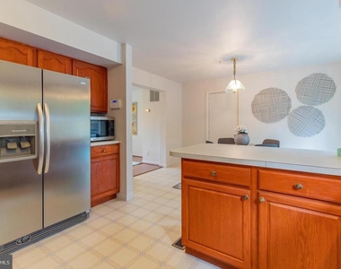 2024 Evansdale Drive - Photo Thumbnail 14