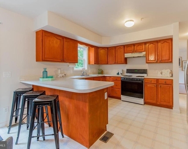 2024 Evansdale Drive - Photo Thumbnail 8