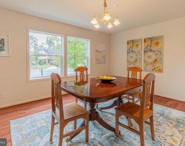 2024 Evansdale Drive - Photo Thumbnail 13