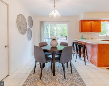 2024 Evansdale Drive - Photo Thumbnail 9