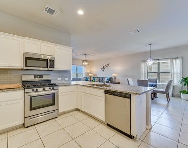 6712 Bishop Pass - Photo Thumbnail 8