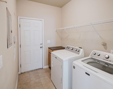 305 Trestle Tree St - Photo Thumbnail 10