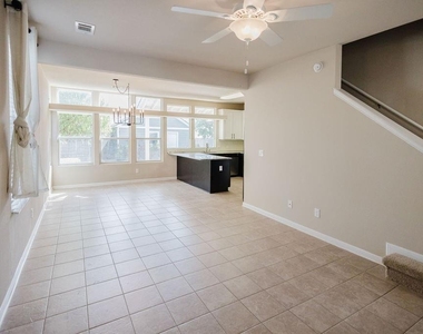 305 Trestle Tree St - Photo Thumbnail 2
