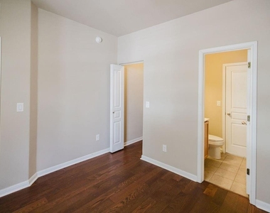 305 Trestle Tree St - Photo Thumbnail 15