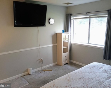 10210 Prince Place - Photo Thumbnail 2