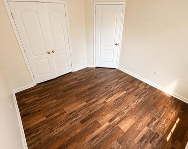 16417 Eves Court - Photo Thumbnail 11