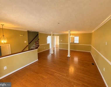 16417 Eves Court - Photo Thumbnail 2