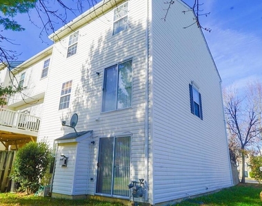 16417 Eves Court - Photo Thumbnail 15