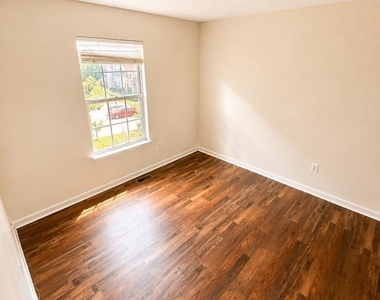 16417 Eves Court - Photo Thumbnail 10